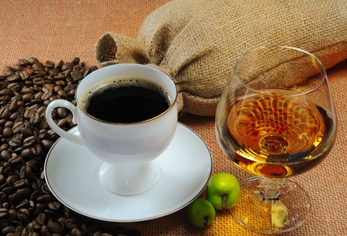Как называется кофе с коньяком? По-французски, по-русски, по-африкански &ndash; лучшие рецепты в домашних условиях