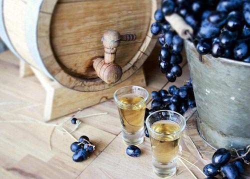 Делаем чачу из винограда в домашних условиях. Сколько градусов, с чем пьют и как закусывают виноградную чачу?