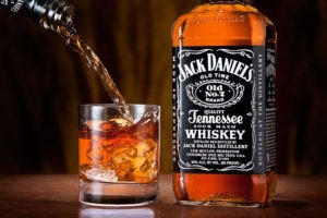 Самодельный Jack Daniel`s &mdash; самогон с качеством виски. Как правильно пить и чем закусывать?
