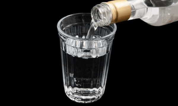 Стакан водки залпом: как выпить не поморщившись