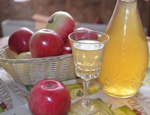 Простые секреты вкуснейшего яблочного самогона. Как настоять самогон на сушеных яблоках?
