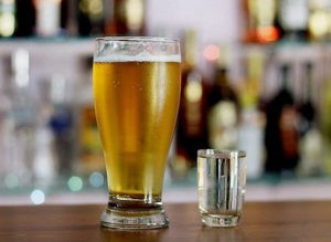 Сравнительные характеристики водки и пива. Что лучше или вреднее, какая калорийность?