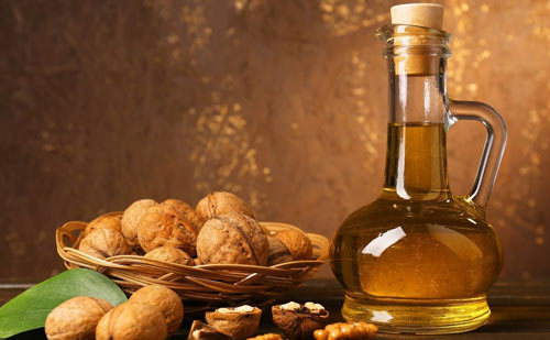 Что нужно знать о полезных свойствах перегородок грецких орехов? Применение скорлупы и перепонок в виде настоек и отваров на водке и спирту