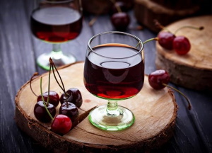 Вишня на коньяке: рецепты вкусного и целебного алкогольного напитка