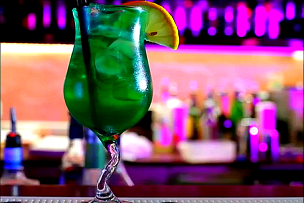 Коктейль Зеленая фея: классический состав с абсентом и 4 вариации напитка
