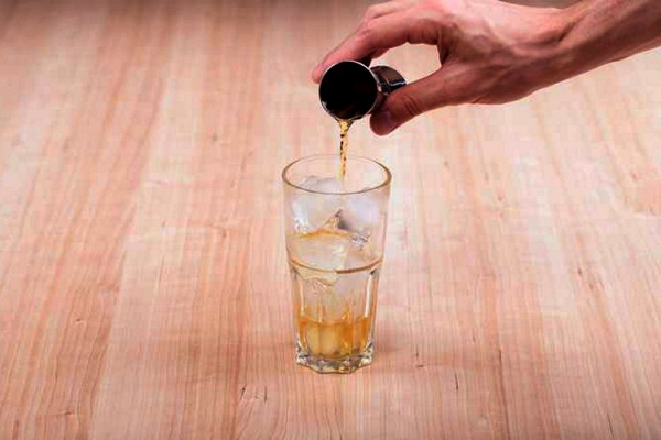 Виски с колой — рецепт и пропорции популярного коктейля, как приготовить со льдом и без льда