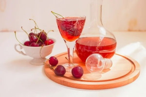 Вишня на коньяке: рецепты вкусного и целебного алкогольного напитка