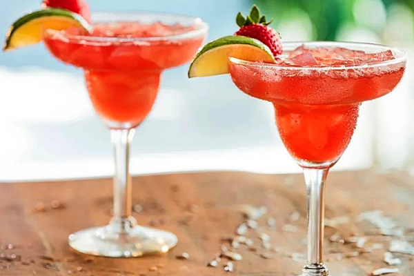 Клубничная Маргарита (Strawberry Margarita) &mdash; рецепт приготовления в домашних уловиях