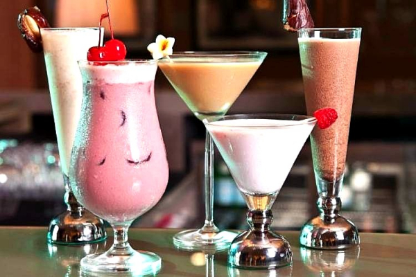 Рецепты алкогольных коктейлей с мороженым