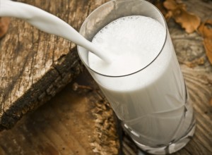 Как очистить самогон молоком