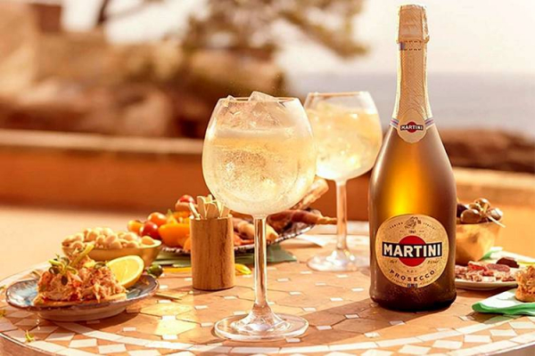 Шампанское Мартини Асти, Розе, Брют, Просекко — учимся подавать и закусывать игристое вино