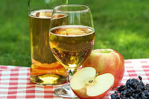 Домашнее вино из яблочного сока &mdash; технология приготовления, простые пошаговые рецепты