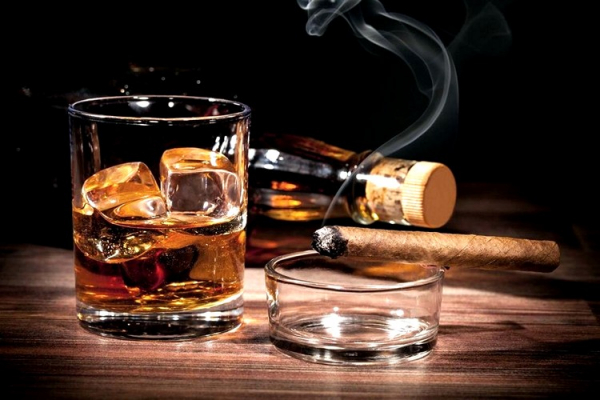 С чем и как пьют виски &mdash; правила этикета и традиции разных стран