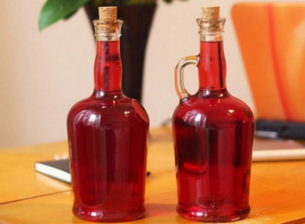 Домашнее вино из красной смородины &mdash; 13 подробных рецептов для новичков