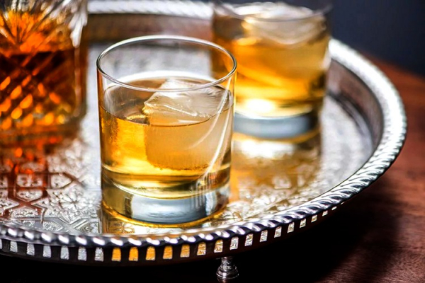 Как называются бокалы и стаканы для виски, культура употребления и секреты подачи напитка