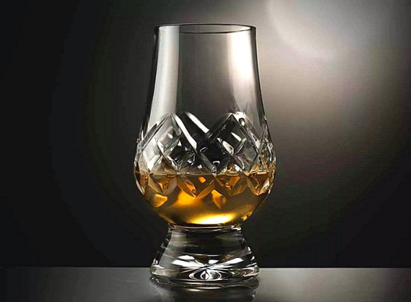 Как называются бокалы и стаканы для виски, культура употребления и секреты подачи напитка