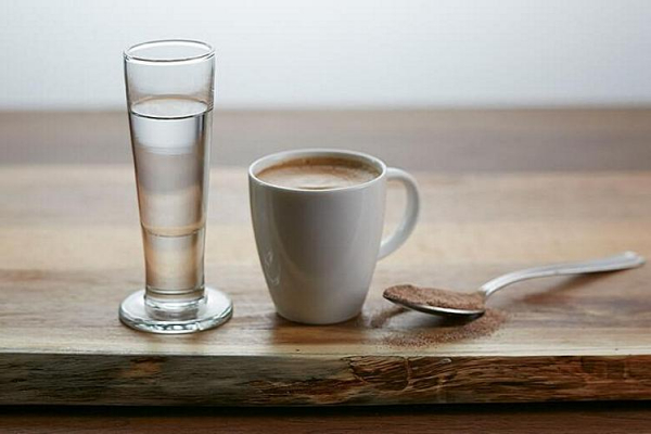 Как пить и чем закусывать самбуку &mdash; 8 обычных и оригинальных способов подачи в домашних условиях