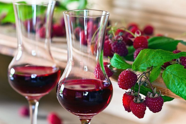 Ежевичное вино в домашних условиях &mdash; вкусный и ароматный алкоголь для гурманов