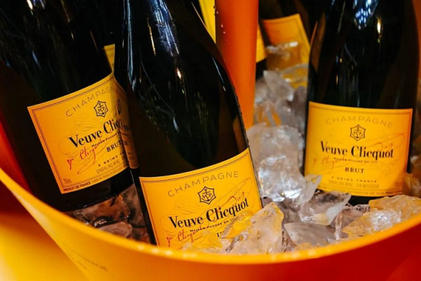 Шампанское Вдова Клико (Veuve Clicquot) — обзор линейки, цены и правила употребления