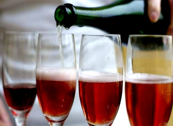Домашнее шампанское из вина &mdash; лучшие рецепты приготовления