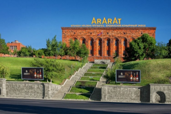 Коньяк Арарат (Ararat) — полный обзор армянского коньяка, виды и описание марок